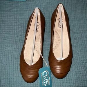 New in Box White Mountain Cliffs Flats